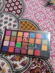 RI Beauty 28 Color Eyeshadow Palette