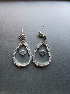 AntAmerican Diamond Silver Plated Teardrop Earring