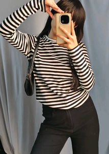 black and white Full sleeves top ( thick fabric)