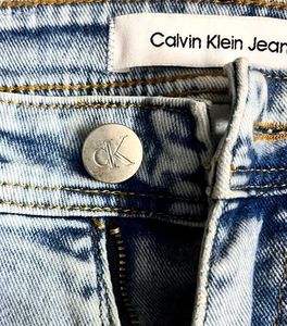 CALVIN KLIEN ICE WASHED BLUE BOOTCUT JEANS 32