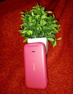 PRICE REDUCED...NOKIA FLIP 2660 4G Pink Color