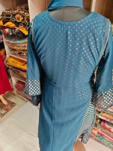 Moti Work Kameez With Koti And Dupatta