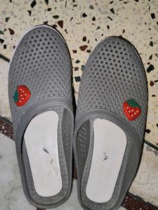 Women Footwear Slippers Cute 🥰