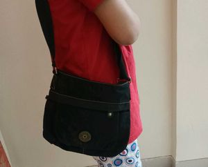 Black sling bag