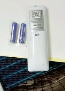 LLOYD AC REMOTE NEW AND ORIGINAL