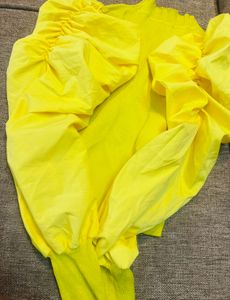 Yellow Puffy Sleeve Top 🌻