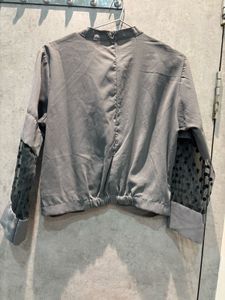 🫶🏼Stylish Gray Sheer Sleeve Top🫶🏼