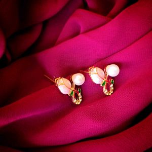 Tulip Pearl Earrings