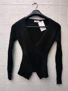 New with tag Korean pinterest Stylish Black Knit T