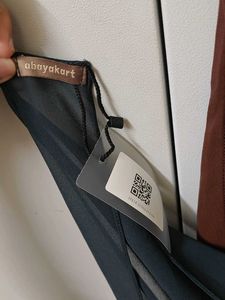 Dual colour instant hijab with attached cap