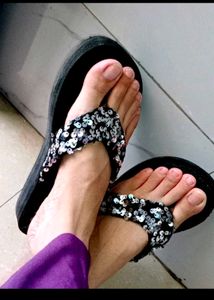 👠💥💫 Sparkly Black Flip Flops💥💫