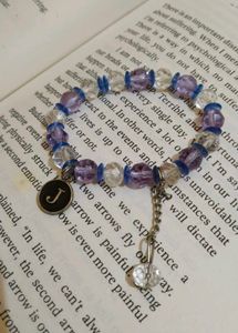 beaded charm bracelet with alphabet pendant (J).