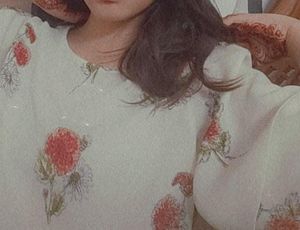 flower printed creamy blouson top