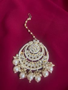 Elegant Kundan Maang Tikka
