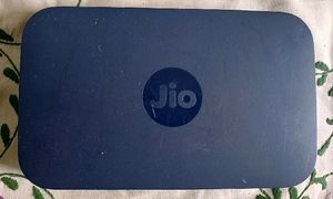 Jio (WIFI ᯤ ROUTER) Fiber Set-Top Box.
