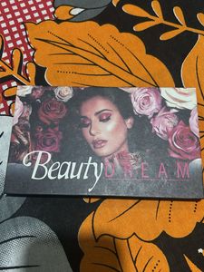 THE EYESHADOW PALETTE