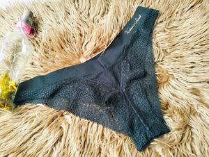 Victoria&#39;s Secret Smoothing Shimer Lace-Trim Thong
