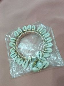 Cowrie Shell One Hand Bangle