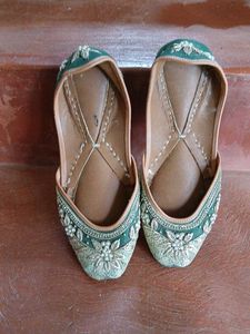 Green Embroidered Juttis