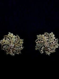 Elegant Floral Design Earrings