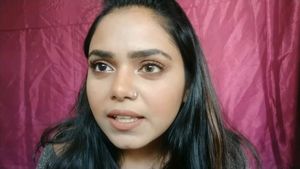 Hazel Color Lens ( Unisex) + Solution+ Case