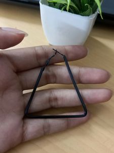 Black Coloured Triangular Shaped Hoops