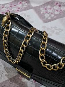 Chic Black Crocodile Crossbody Bag