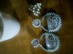 Mini Clature, Maang Tikka &amp; White Pearl Earrings