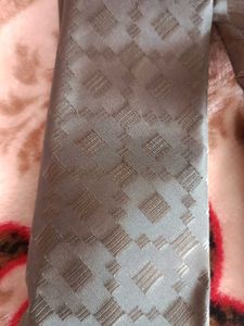 Stylish Tie &amp; Pocket Square Set