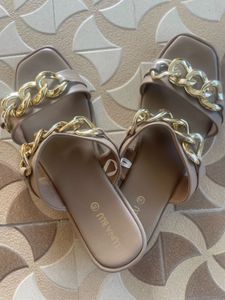 Luna Blu Chain Detail Slides