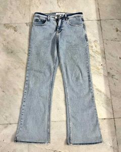 CALVIN KLIEN ICE WASHED BLUE BOOTCUT JEANS 32