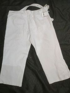 Sale🎉🎉White Cargo Short Pant For Women♥️