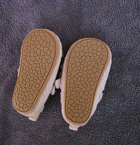 Floral Offwhite Lace Embroidered Shoes Free