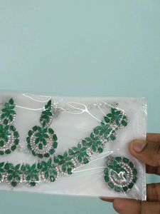 Green Necksets Earrings And Mangtikka