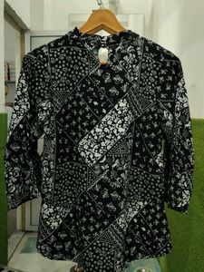 Black &amp; White Print Top