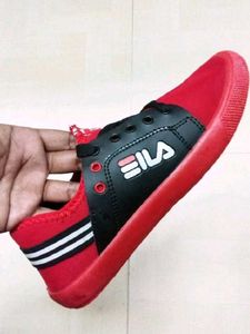 NEW NO USED  SENAKER SPORTS SHOES.
