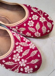 Embroidery Mojari