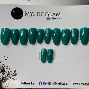 Emerald Aura – Handcrafted Press-On Nails