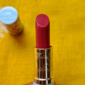ESTEE LAUDER limited edition lipstick