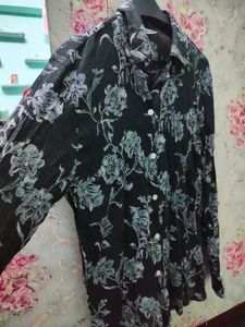 Black Y2k Style Shirt 🖤