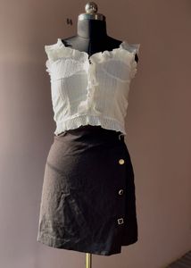 black fitted skirt