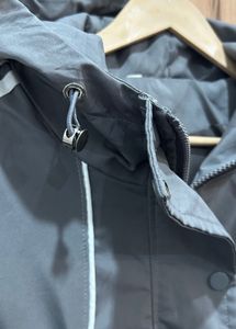Grey Athleisure Windbreaker – Comfortable &amp; Trendy