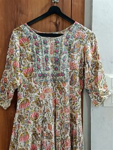 Floral Kurti 🤍