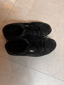 Selling My Two Used Shoes – UK 6