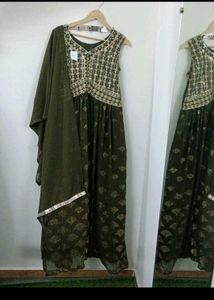FIXED PRICE!!!WEDDING GOWN WITH DUPATTA