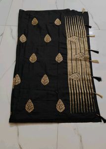 Elegant Black &amp; Gold Saree