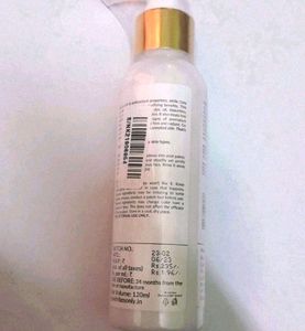 Milk &amp; Oats Face Wash.