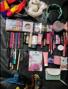 Mixed Makeup Lot (2 products with two freebies