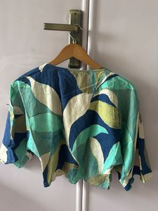 Stylish Patterned Crop Top