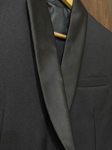 Stylish Black 2-Piece Suit